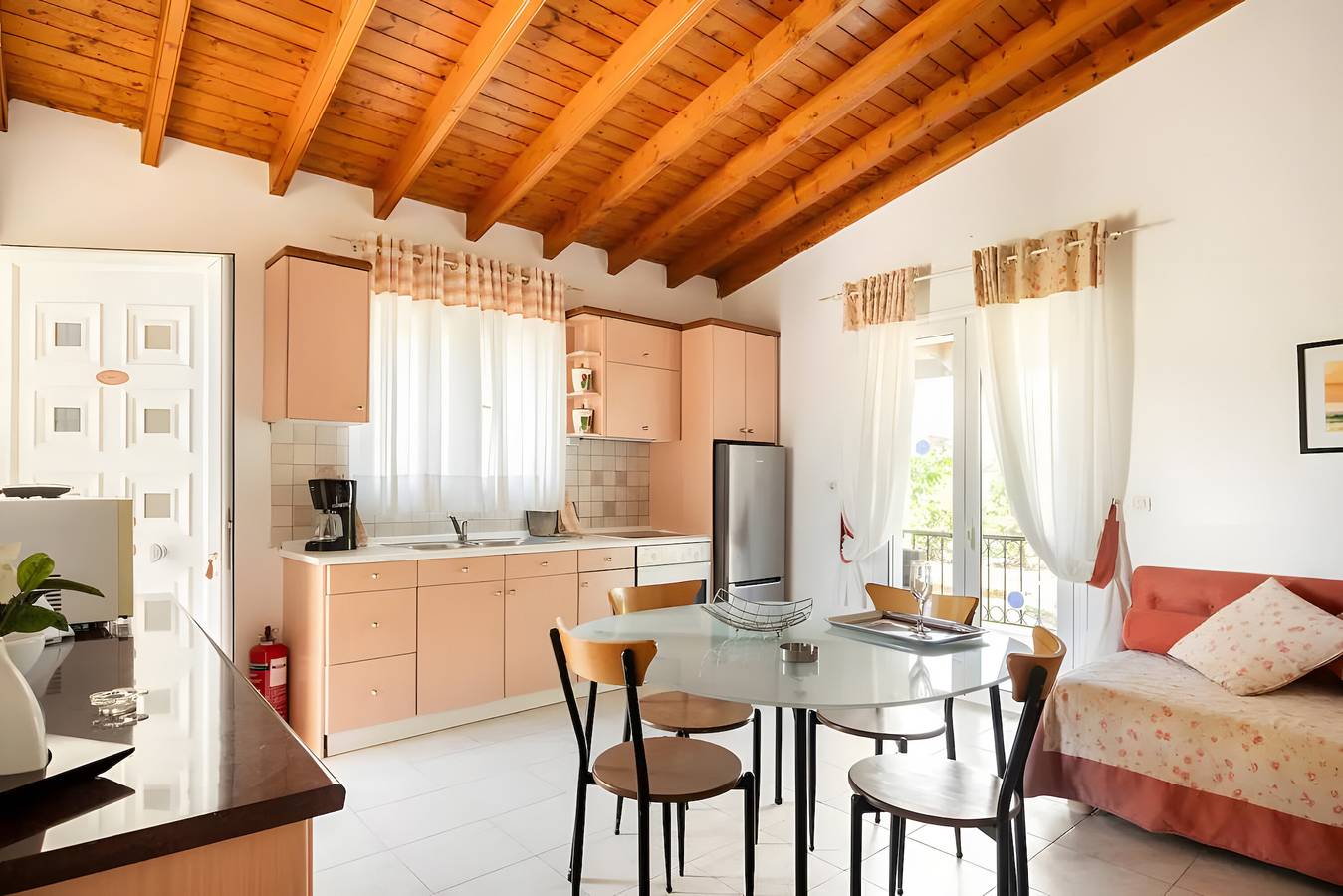 Entire apartment, Apartment 'Iris One-Bedroom Bungalow' with Shared Pool, Wi-Fi and Air Conditioning in Corfu