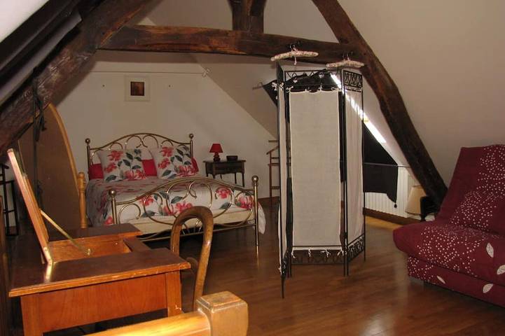Location de vacances pour 3 personnes, avec jardin et piscine à Ancy-le-Franc - 2