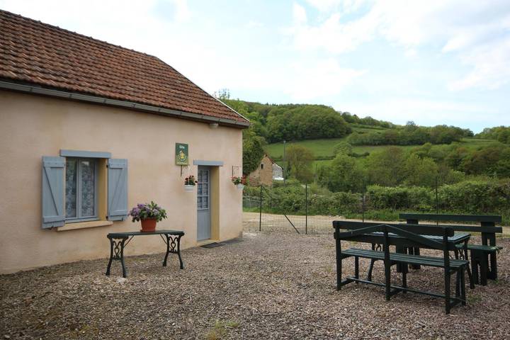 Gîte pour 4 personnes, avec Terrasse à Bard-le-Régulier