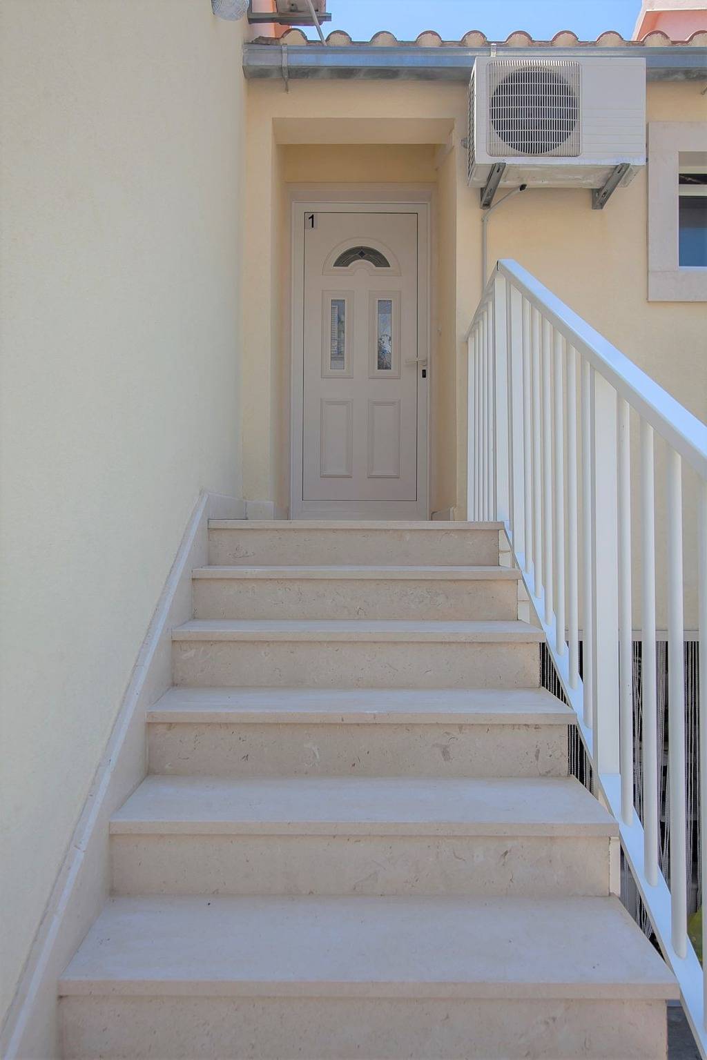 Ganze Wohnung, 1-Zimmer-Ferienwohnung mit Terrasse Bol, Brac A-23847-a in Bol, Brac