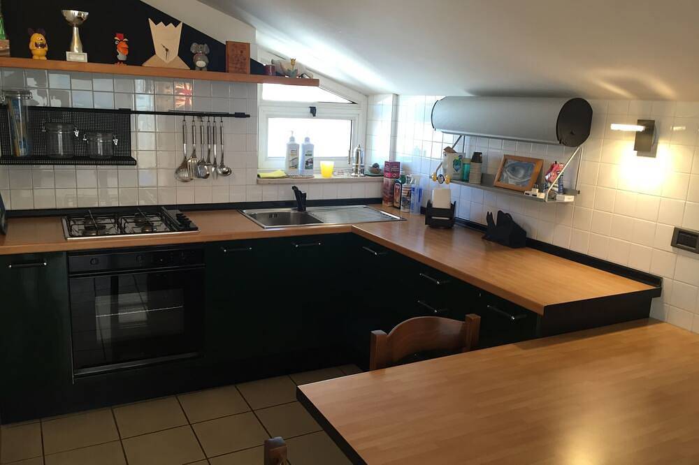 Apartamento entero, Moderno ático con una gran terraza con vistas al mar situado a 150 metros de la playa in Giulianova, Giulianova (Municipio)