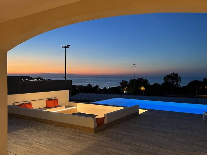 Location de vacances pour 8 personnes, avec terrasse ainsi que piscine et jardin à Monticello - 2