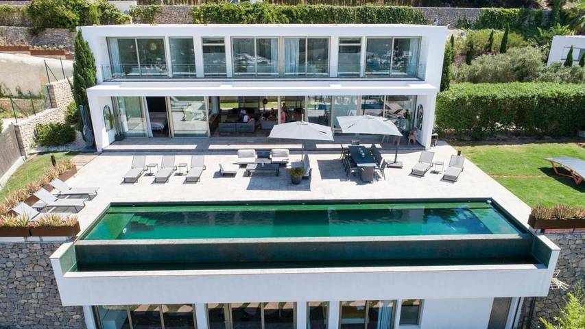 Casa de vacaciones para 12 personas, con piscina además de jardín y jacuzzi, Familias con niños en Roca Llisa