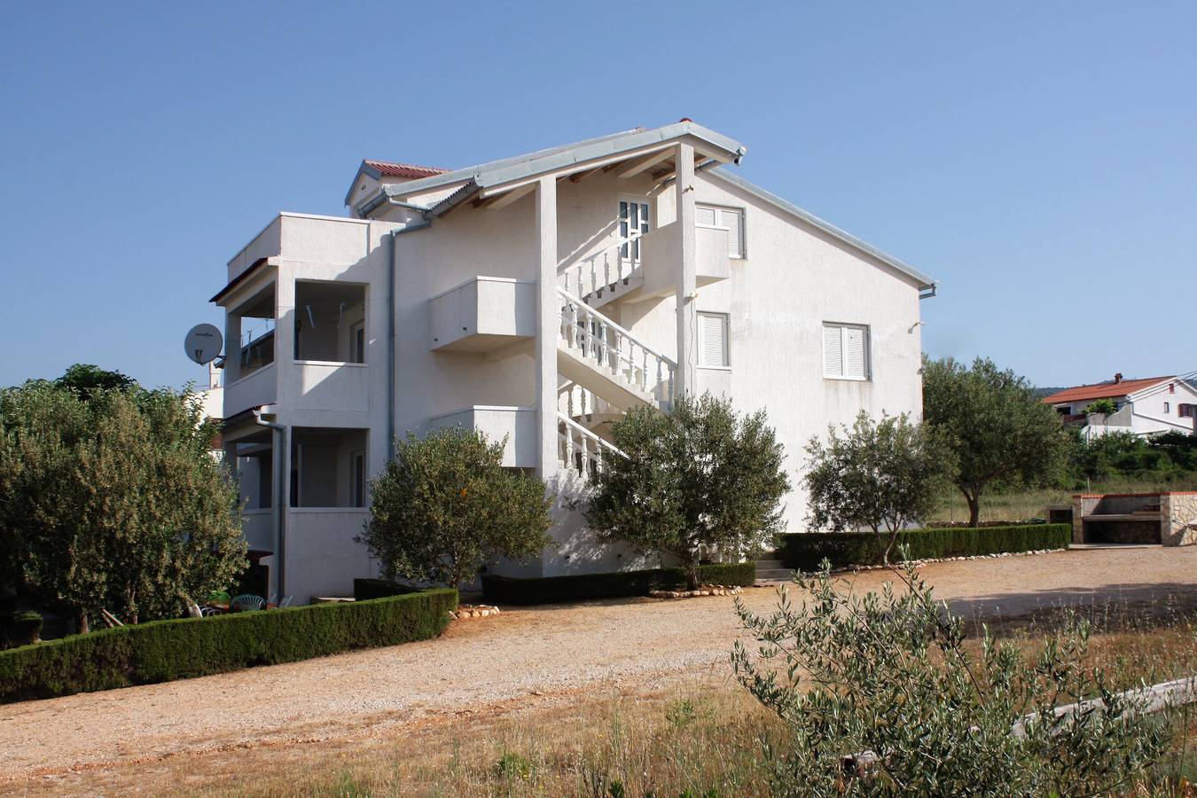 Ganze Wohnung, 2-Zimmer-Ferienwohnung mit Balkon und Meerblick Barbat (Rab) A-4951-b in Kaštel (Barbat), Barbat na Rabu