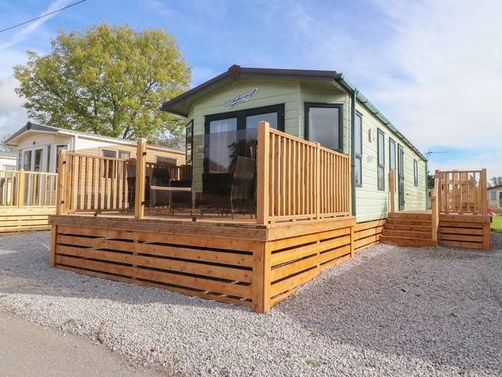 Caravan for 4 people, with garden in Lancashire