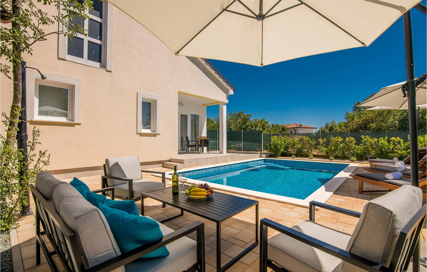 Gemütliche 1-Zimmer-Wohnung mit Pool in der Nähe des Stadtzentrums von Kras in Kras, Krk