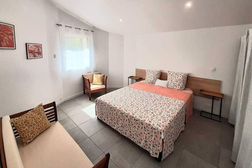 Abrianou maison chambre d'hôtes avec piscine et petit déjeuner complet inclus in Dauphin (homonymie), Parc naturel régional du Luberon