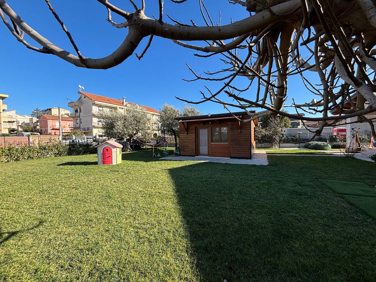 Ferienhaus 'Dependance mit Garten in Pescara' mit Garten, Wlan und Klimaanlage in Spoltore, Pescara Provinz