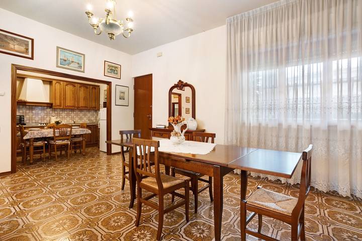 Ferienhaus 'Casa Delle Ortensie' mit privater Terrasse, Garten und Wlan in Torre del Lago Puccini, Viareggio