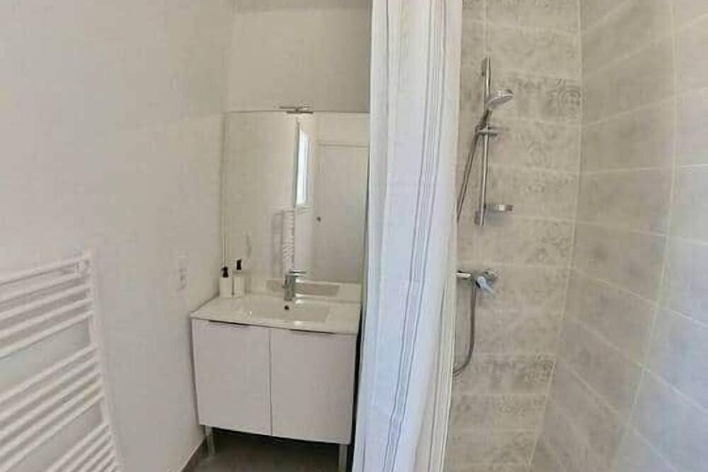 Spacious house with air conditioning, garden and parking. in Lavaur, Castres region