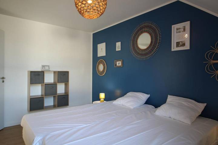 Gîte pour 6 personnes, avec vue et terrasse dans Pérello - 2