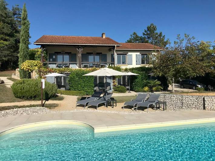 Chambre d’hôte pour 2 personnes, avec terrasse et piscine ainsi que vue et jardin - 1