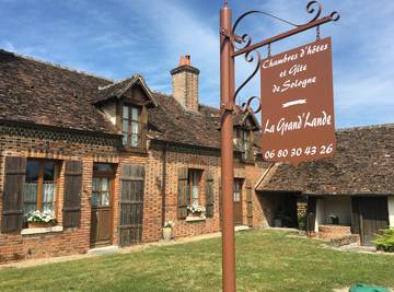 Gîte pour 12 personnes, avec terrasse et jardin à Saint-Viâtre