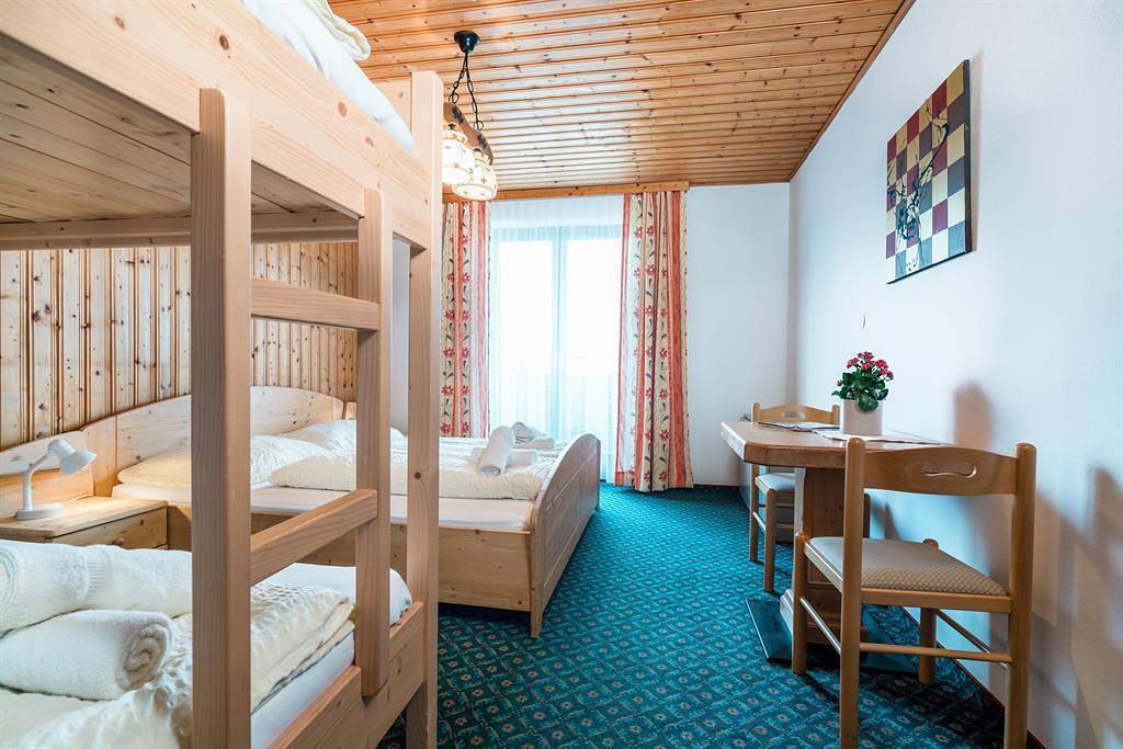 Ganze Ferienwohnung, Vierbettzimmer mit Dusche, Wc in Kleinarl, Ski Amadé