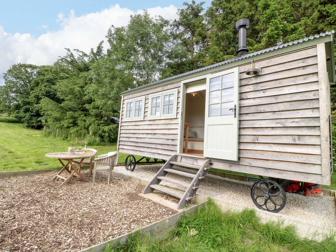 Fern Shepherds Hut in Thorpe (Derbyshire), Derbyshire