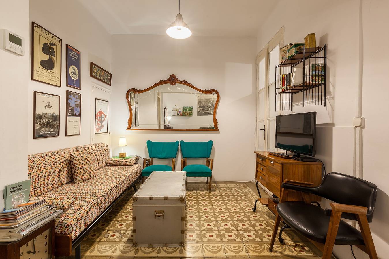 Apartamento entero, Apartamento 'El Patio De Gracia' con terraza privada, Wi-Fi y aire acondicionado in Centro Barcelona, Barcelona