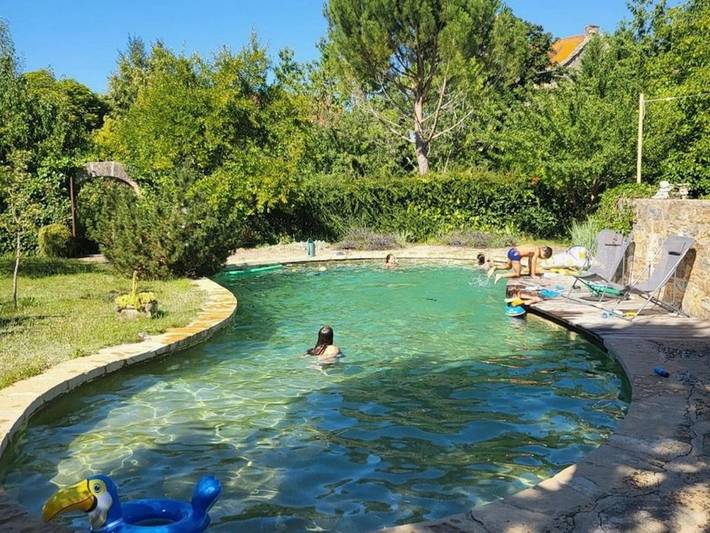 Location de vacances pour 6 personnes, avec piscine et terrasse, animaux acceptés à Salles-Courbatiès