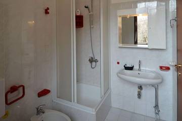 Agriturismo per 4 Persone in Comune di Vercana, Lago di Como, Foto 4