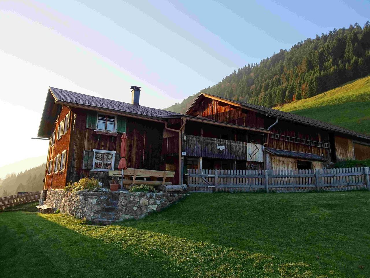 Haus Mura - Ferienhaus mit Traumaussicht in Blons, Bezirk Bludenz