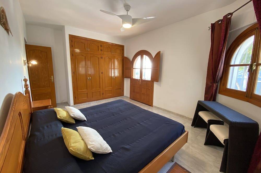 Villa independiente, magnifica vista al mar, piscina privada, Wifi in Sayalonga, Costa del Sol