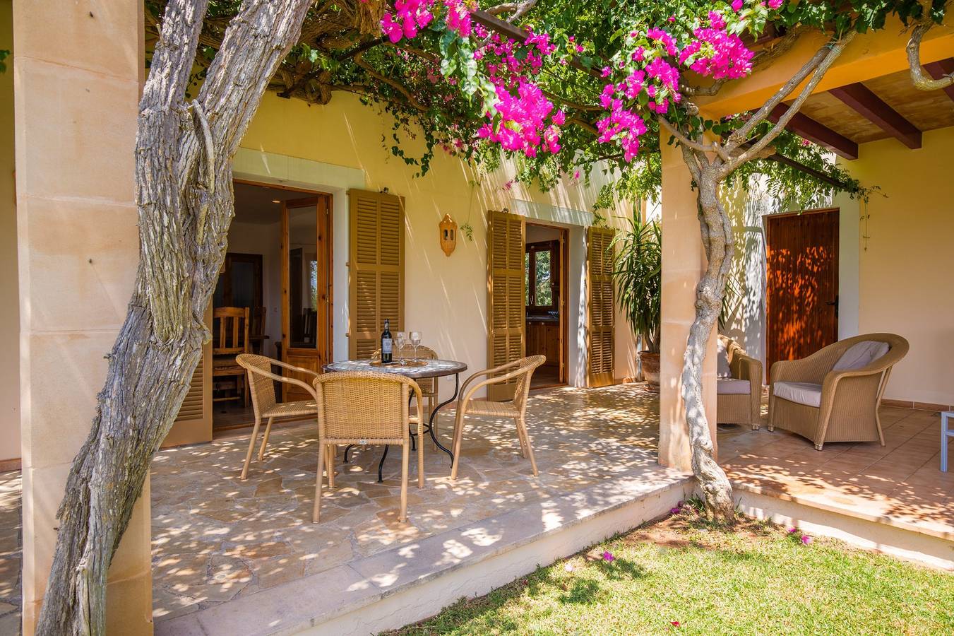Luxury Cala D'or Finca | Finca Xemarri | 6 Bedrooms | Great Gated Pool Area | Lawned Gardens in Santanyí, South Majorca