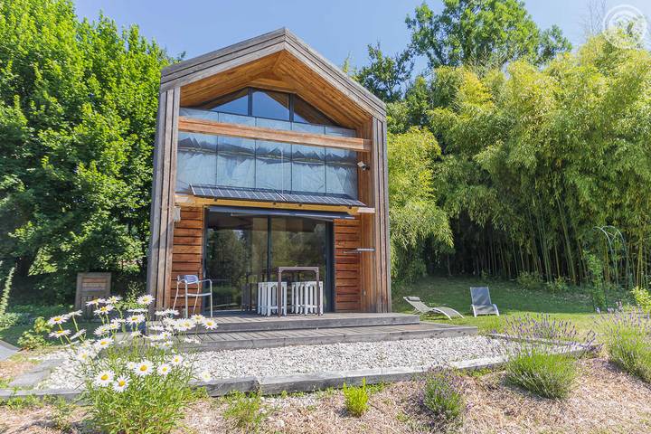 Gîte pour 4 personnes, avec Terrasse ainsi que Jardin et Piscine