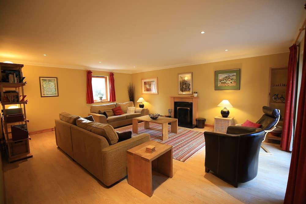 Luxe huis met grote omheinde bostuin in Cairngorm National Park in Nethy Bridge, Highlands