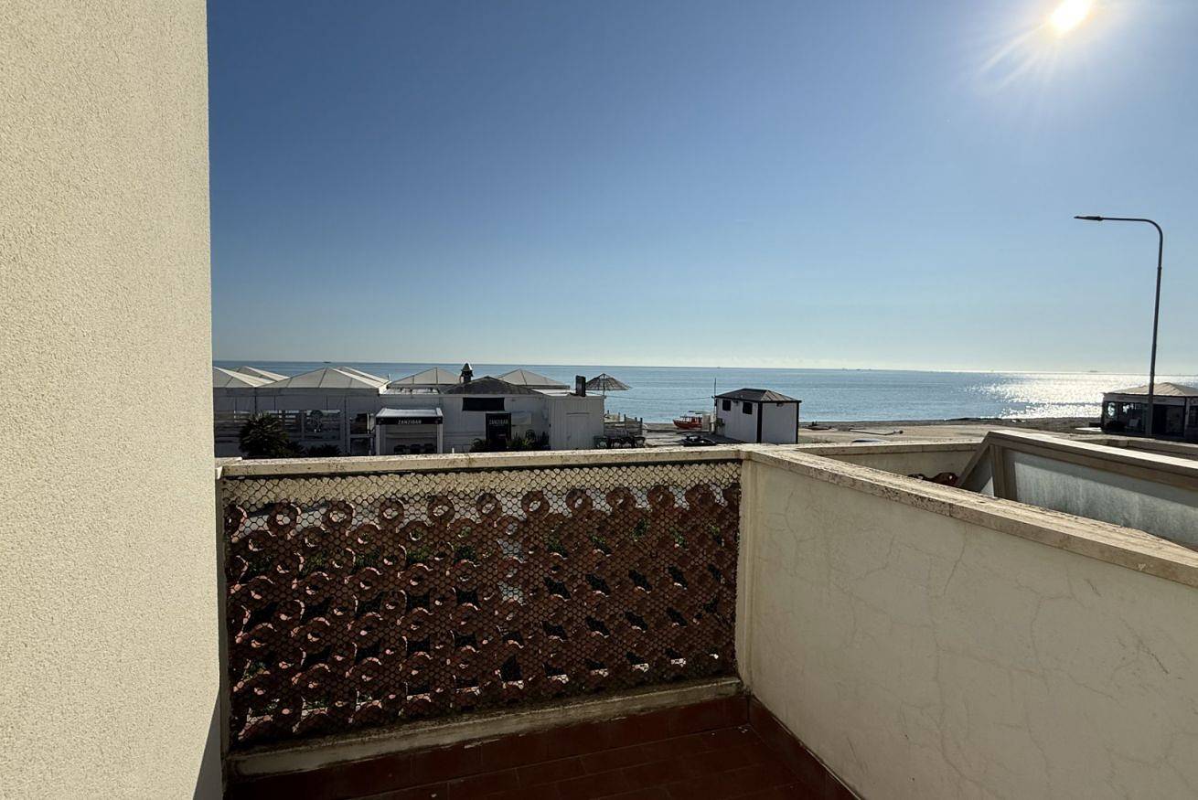 Appartement entier,  Se173 - Montemarciano, three-room apartment with attic facing the sea in Montemarciano, Province d'Ancône