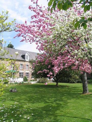 Gîte pour 59 personnes, avec jardin et piscine, animaux acceptés à Hambye