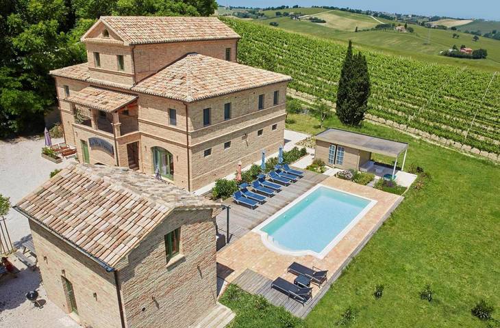 Appartamento per 4 persone, con Terrazza e Giardino nonché Piscina e Panorama a Morro d'Alba