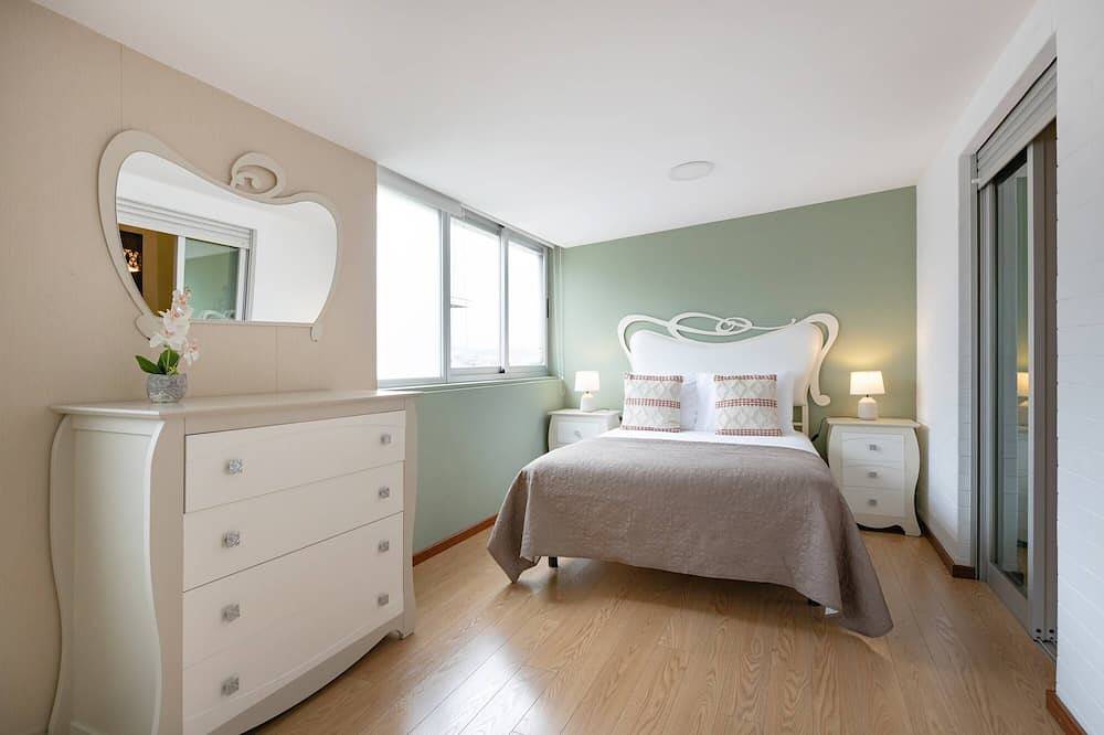 Apartamento entero, Espinho Retreat with Balcony in Espinho, Distrito de Aveiro