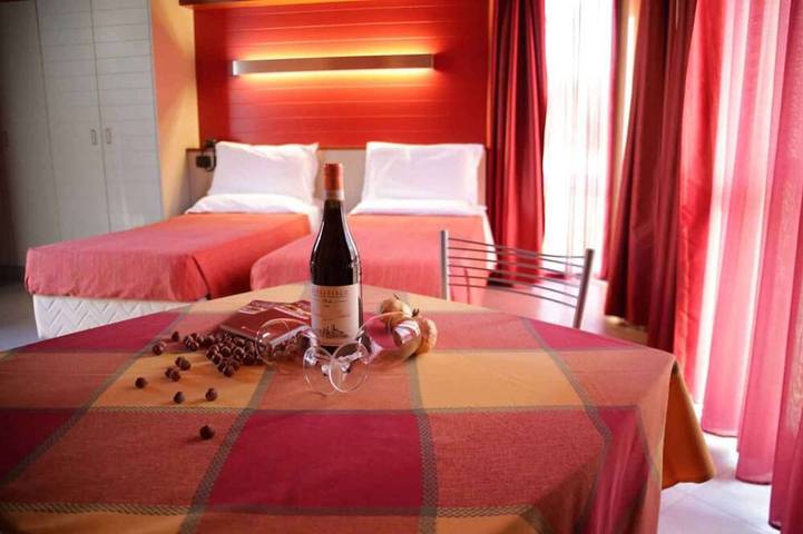 Entire apartment, Studio mit Pool in Alba, Langhe