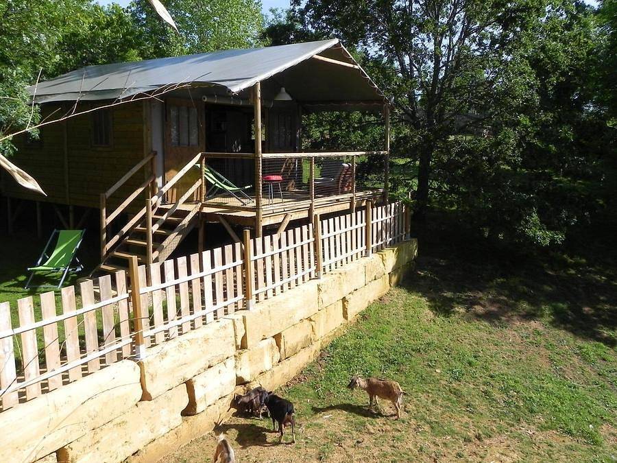 Camping L'Offrerie - Dordogne - Périgord noir - Alojamiento 5 personas - Cabaña en un árbol de 39 m² con 2 dormitorios - Llegada los sábados en julio y agosto in Rouffignac-Saint-Cernin-de-Reilhac, Périgord Noir