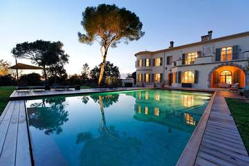 Château pour 36 personnes, avec terrasse et jardin dans le Var