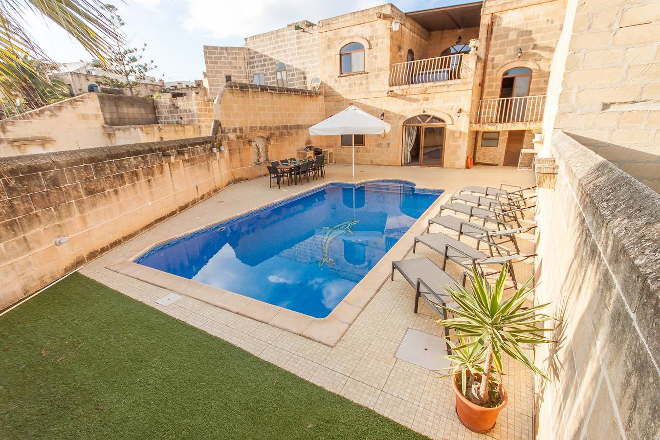 Centre Island Gozitan Farmhouse & Pool in Kercem, Gozo