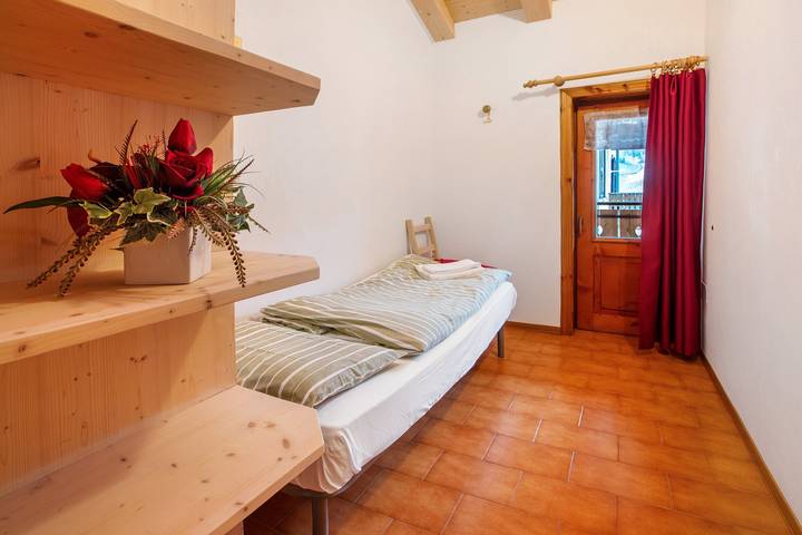 Apartamento entero, Apartamento 'Baita Florin' con vistas a la montaña, balcón y Wi-Fi in Livigno (Town), Livigno