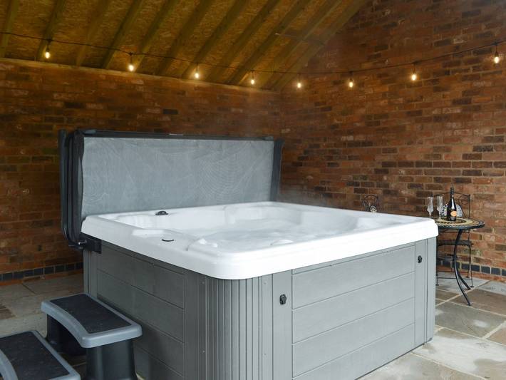 Log cabin for 4 people, with Garden in Nottinghamshire