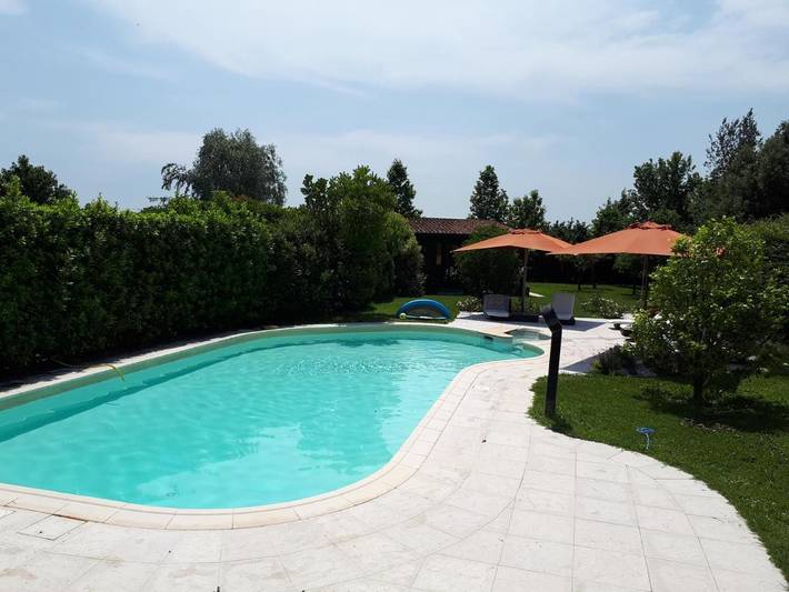 Casa vacanza per 2 persone, con Terrazza e Giardino nonché Piscina e Panorama a Casale sul Sile