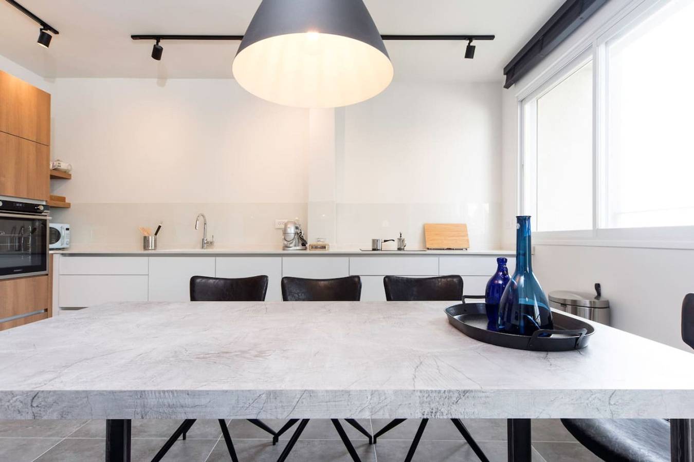 Appartement entier, Modern 2Br Apt w Private Parking in City Center in Ramat Ha-Sharon, District de Tel Aviv