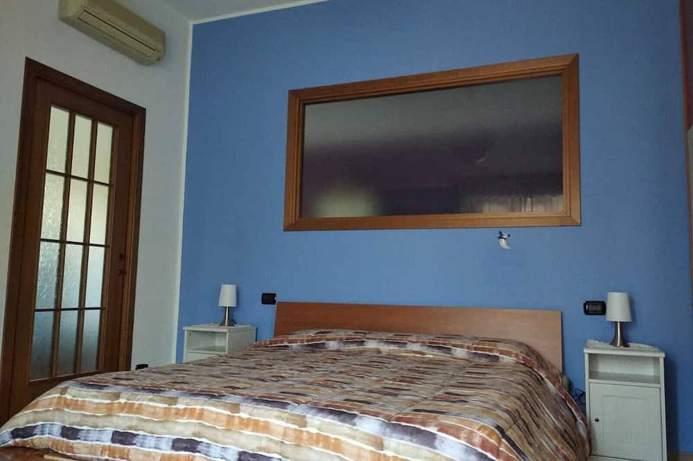 Entire apartment, Lovely Ada House in Bollate, Milan Province