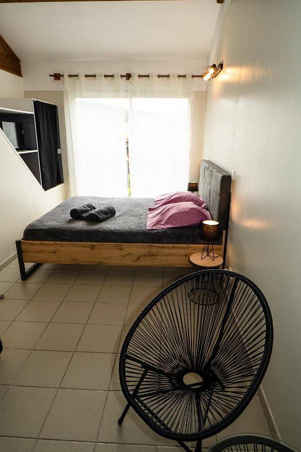 Gîte pour 6 personnes, avec piscine ainsi que vue et jardin dans Lac de Castillon - 2