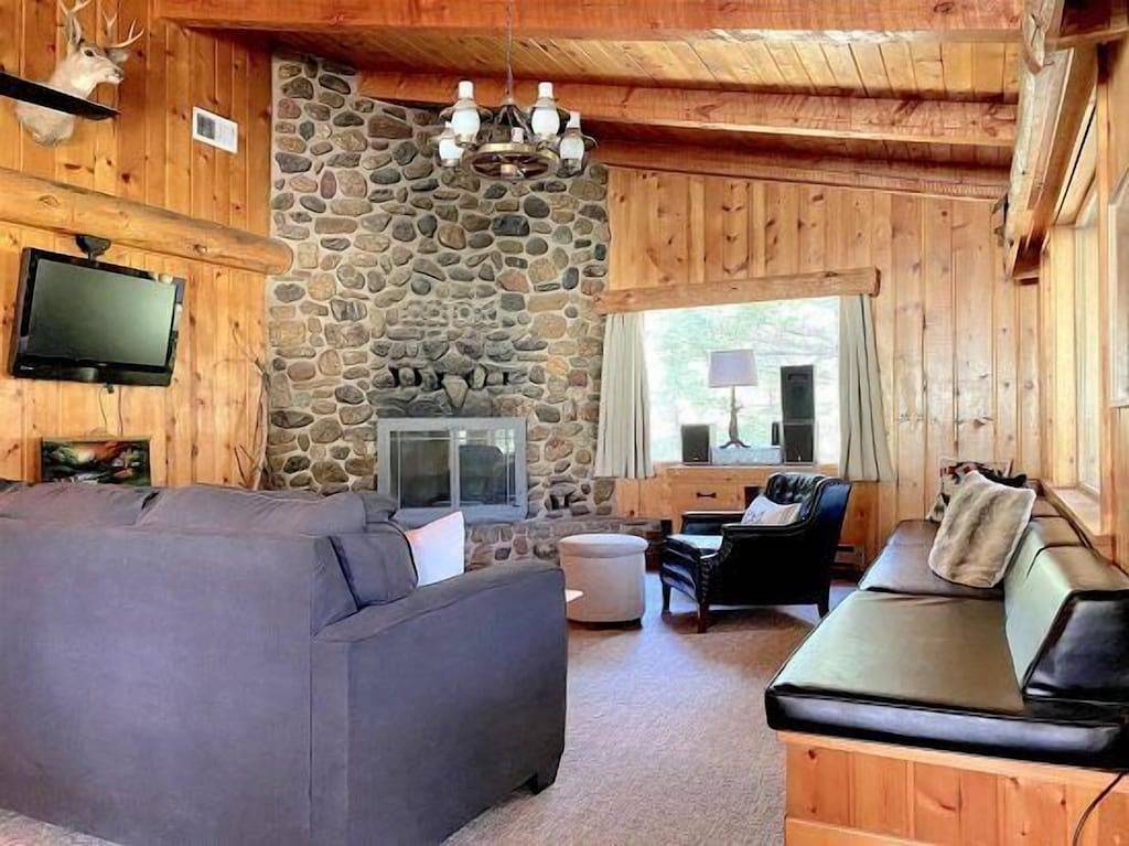 Rustic Mountain Cabin- Mountain Views, close to hiking and fishing in Cody (WY), Absaroka Range