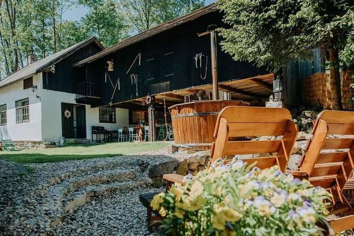 Gîte pour 11 personnes, avec vue ainsi que jardin et sauna, animaux acceptés à Věž