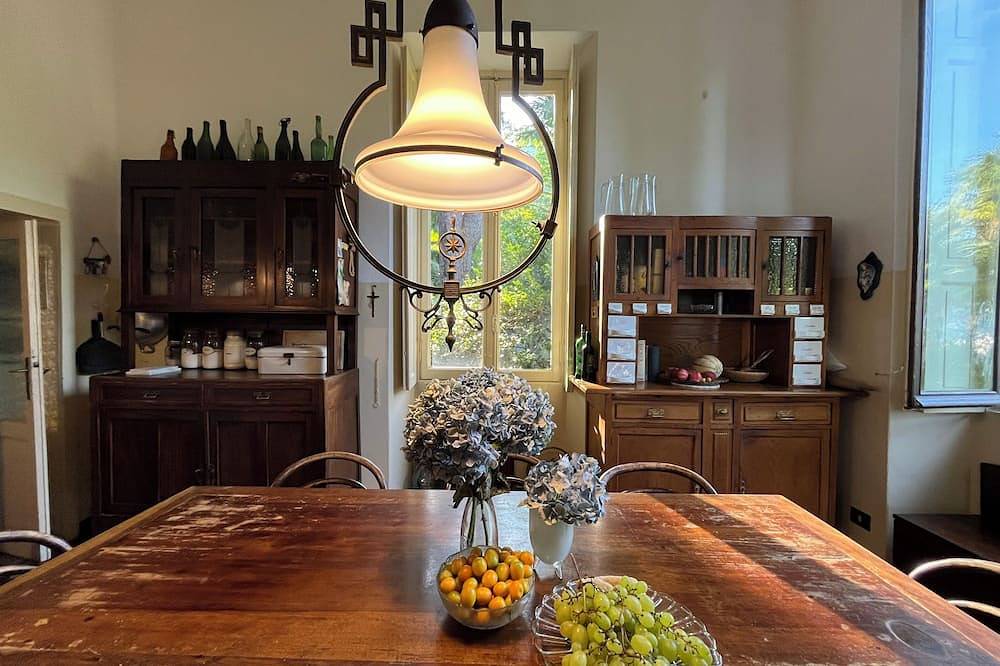 Stunning Lake Maggiore Villa, pool and panoramic views, timeless Italian charm in Oggebbio, Oggebbio Gemeinde