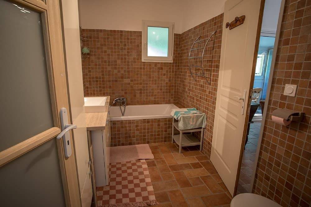 Haus in einer grünen Oase bis 15 Minuten zu Fuß vom Strand Maora in Maora, Bonifacio