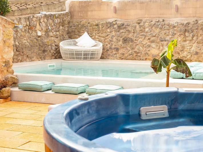 Ferienhaus für 6 Personen, mit Balkon/Terrasse und Pool - 1