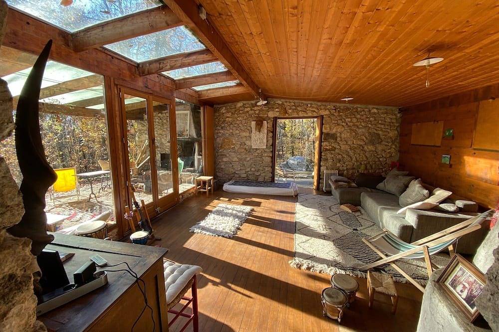 \"Le domaine des grès\",  grande cabane isolée dans la forêt de Fontainbleau in Dannemois, Parc naturel régional du Gâtinais français