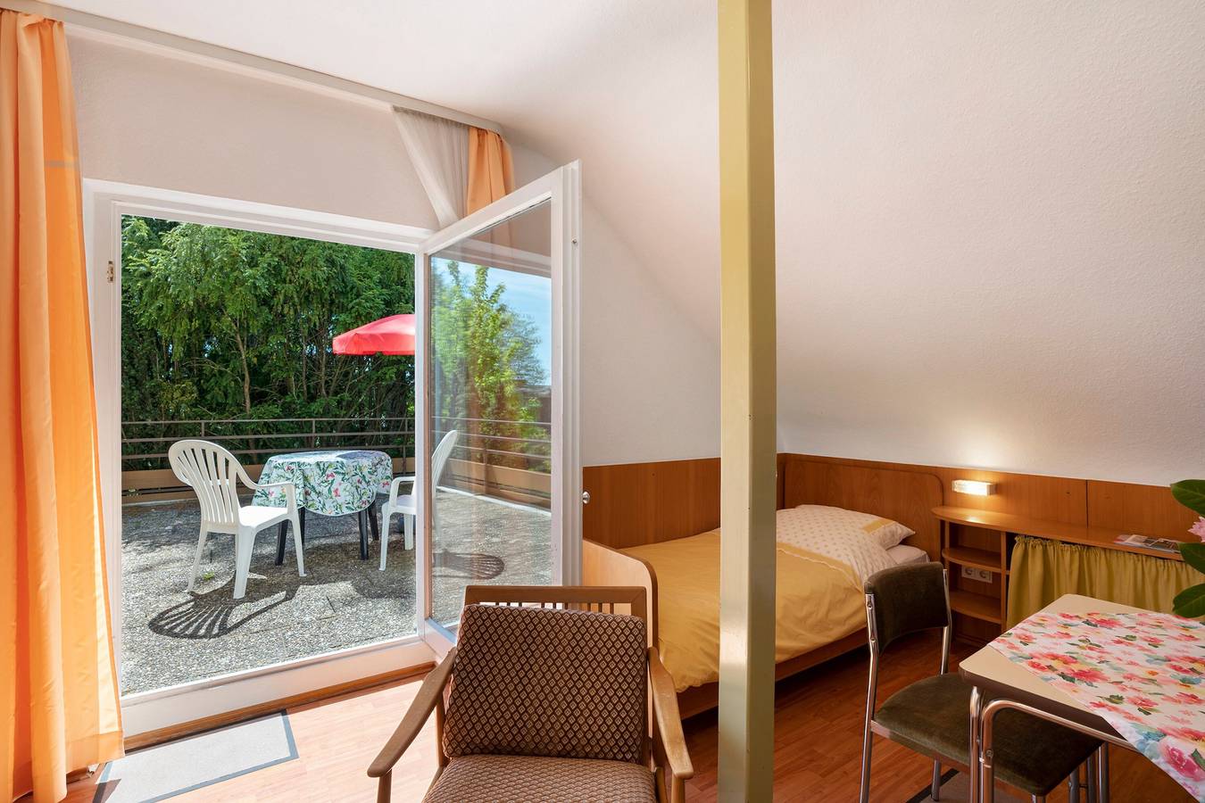 Ganze Wohnung, Ferienwohnung 'Nr 9' mit Bergblick und Balkon; weitere Hunde auf Anfrage in Bad Wildbad, Nordschwarzwald