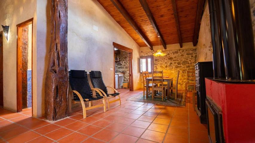 Casa rural para 6 personas, con vistas además de jardín y piscina, Se admiten mascotas en Provincia de Valencia - 2