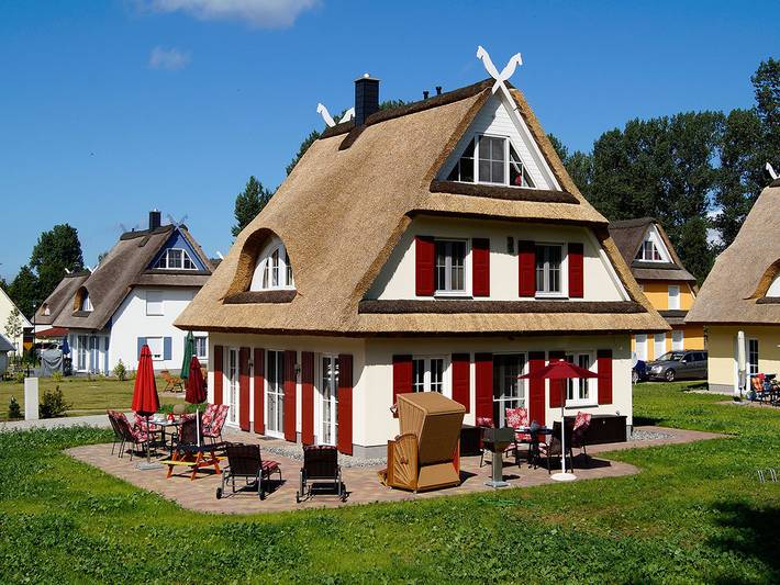 Ferienhaus für 11 Personen, mit Sauna und Whirlpool sowie Garten in Glowe